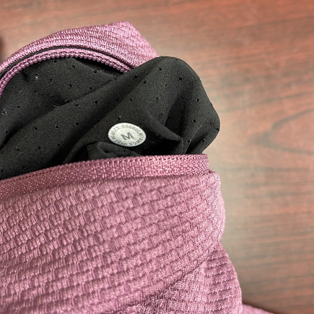 NWOT Lululemon athletica Zipper pockets dressy short - Picture 6 of 9